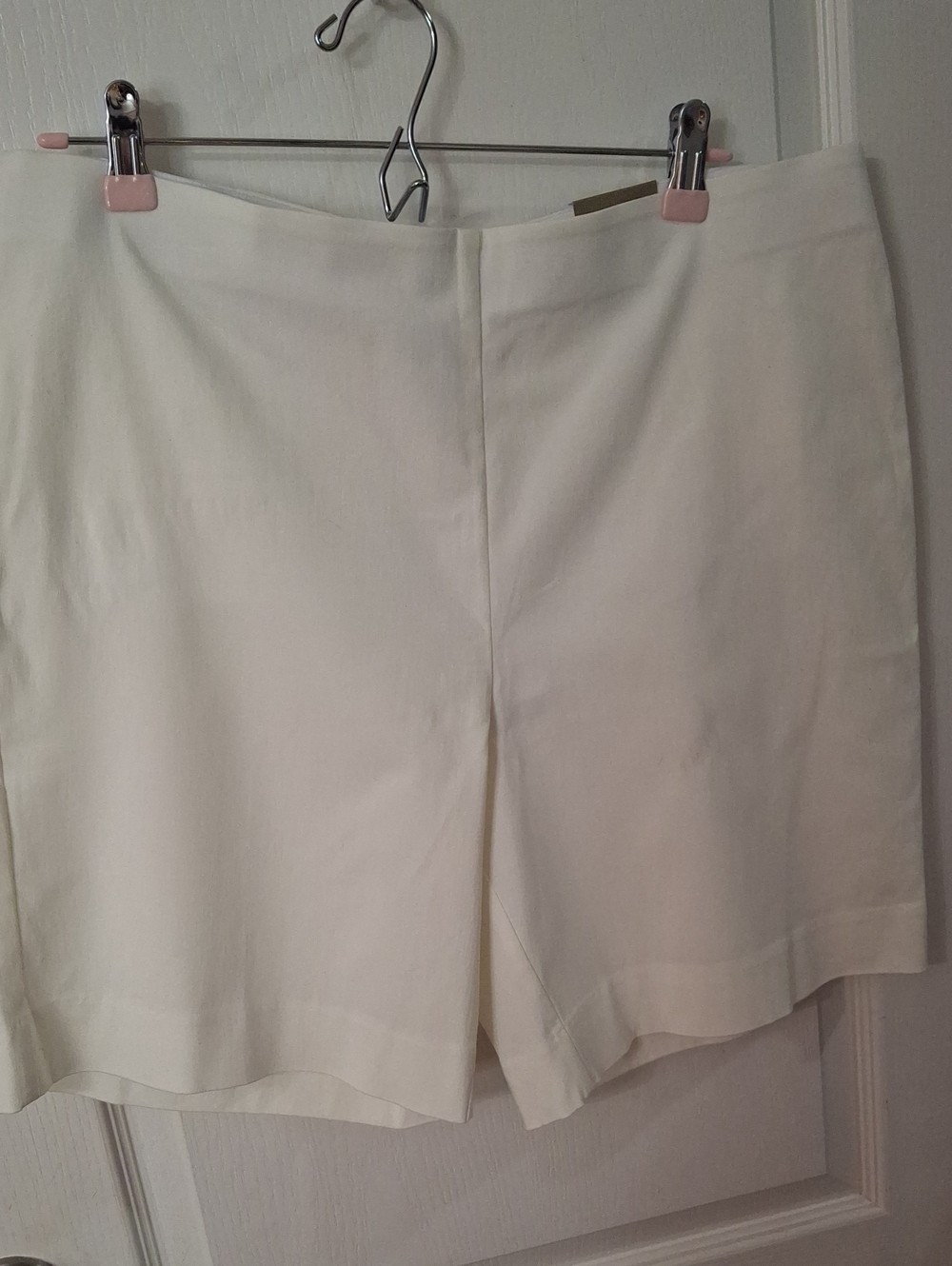 Chico’s Perfect Stretch Alabaster Pull-On Shorts – Size 2.5S / US Size 14S NWT